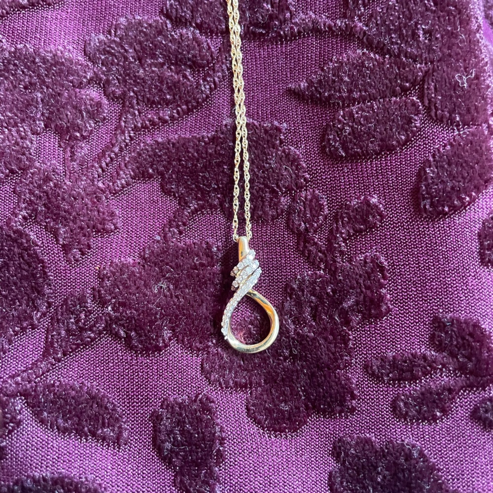 Gold and diamond necklace and pendant